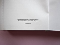 Il cardellino, di Donna Tartt. Rizzoli 2014. Art director: Francesca Leoneschi / theWordofDOT; graphic designer: @Keith Hayes. Pagina dello stampatore: a pag. 896, (part.), 1