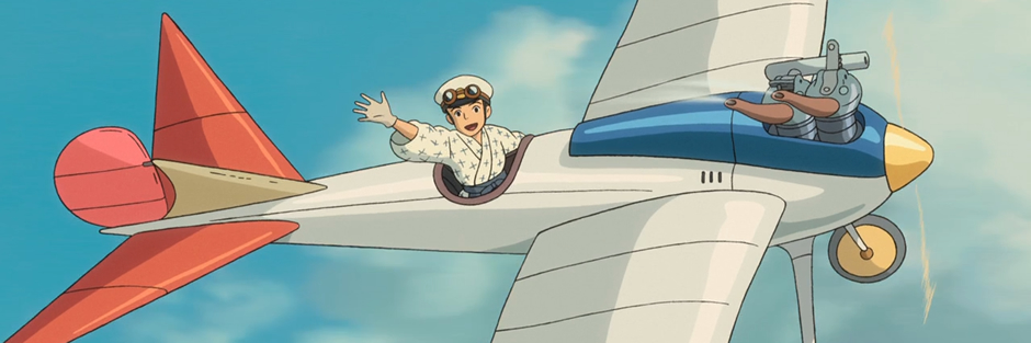 Fotograma de la película El Viento se levanta, muestra a un chico subido a un avión imaginario