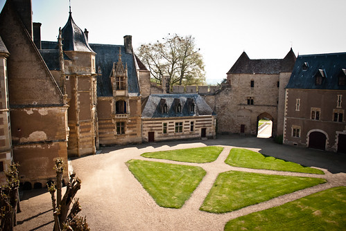 france building castle history court arty ainaylevieil châteauainaylevieil