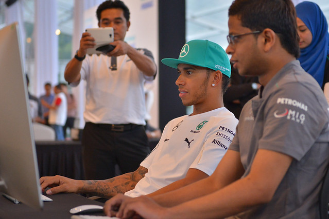 Meet N Greet Nico Rosberg Lewis Hamilton Petronas