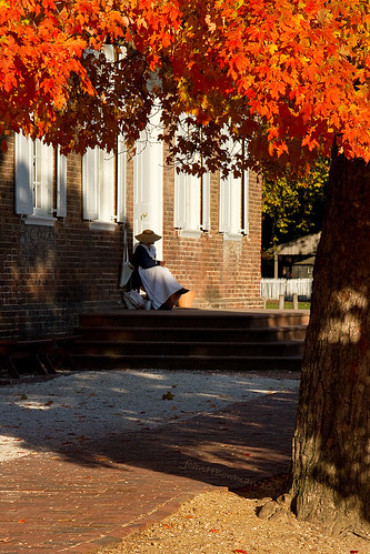 november fall virginia fallcolor williamsburg colonialwilliamsburg 2010 courthouses warmsunlight nrhp november2010 canon241054l majestictrees courthousemaple cworiginal88 cwcourthouse cwinterpreters cwstructures