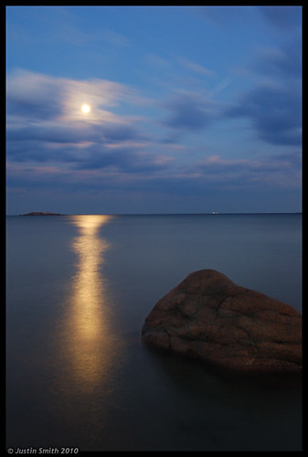 ocean longexposure moon reflection water rock night massachusetts nikond50 justinsmith swampscottma phillipsbeach nikon1735mmf28