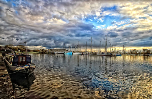 sunset cloud reflection boat barca dusk lancashire barge coot waterreflection lancastercanal glassondock jillysdream tinybirdsnotmuckonmysensor