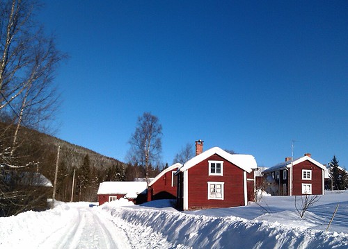 winter sun snow cold sweden bluesky redhouses bingsjö today´sbest