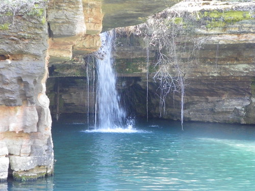 waterfall midwest missouri waterfalls ozarks naturepark gloryhole dogwoodcanyon natureparks