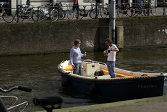 Twee jongens in een bootje