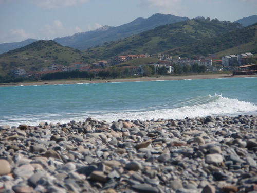 moře itálie pláž oblázky mandatoricciomare kalábri