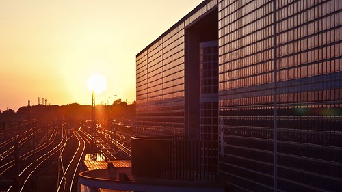 sunset sun sunlight architecture reflections 50mm pentax tracks hannover architektur gleise nordstadtbahnhof k200d