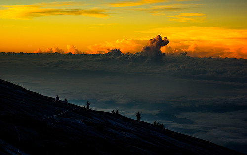 sky orange mountain nature beautiful clouds sunrise outdoors asia southeastasia hiking malaysia borneo epic sabah kinabalu ranau