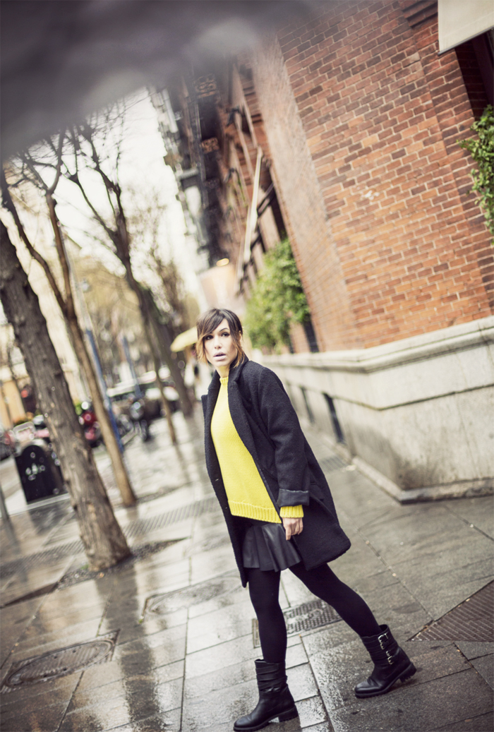 street style barbara crespo zara faux leather mini skirt yellow fashion blogger outfit blog de moda