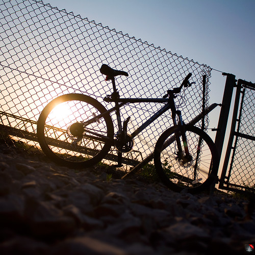 sunset shadow summer mountain bike bicycle dark wheels mountainbike sunny cycle sillhouette 450d leeislee