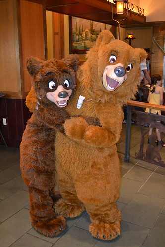 Meeting Koda and Kenai at the Storyteller Cafe's Chip n' Dale Critter Breakast