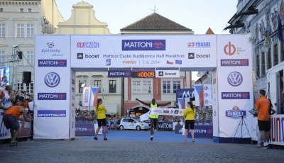 Mistr světa Kamworor vyhrál Mattoni 1/2Maraton České Budějovice. Ve vedru běžel těsně nad hodinu