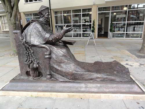 Bronze statue of Cardinal Thomas Wolsey