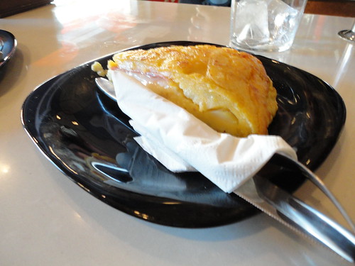 Tortilla rellena de jamón y queso Laam Café