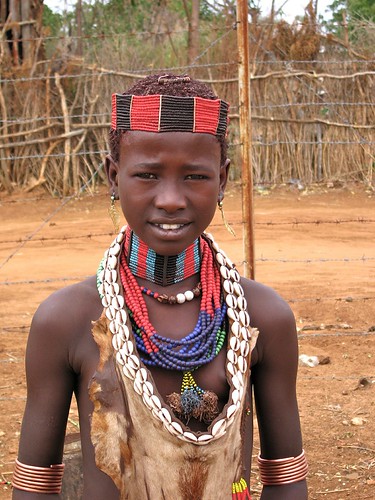 ethiopia omoriver etnie hamer mursi girl beads dasanech turmi hamar ethnic tribe galeb borama konso red tits rosso rouge africa portraits landscapes outdoor portrait 50