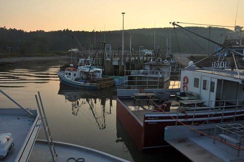 ocean sunset canada water boats ship warf alma newbrunswick bayoffundy