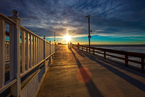 ocean california light sunset shadow sky cloud seascape beach canon fence landscape happy pier vanishingpoint perspective wideangle newportbeach orangecounty friday hff sunbursts ef14mmf28liiusm eos5dmarkii