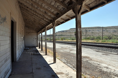 railroad station train texas tx amtrak depot passenger sanderson traindepot flagstop sandersondepot