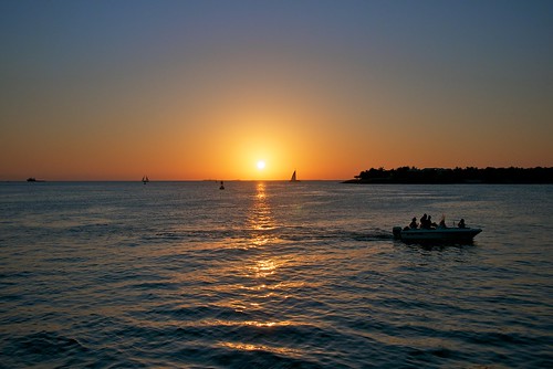 sunset silhouette boat glow florida keywest outboardmotorboat