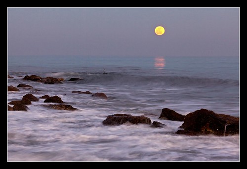 ocean pink moon water canon coast nc rocks waves northcarolina moonrise ftfisher 5dii