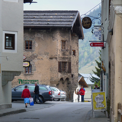 street windows house ski history church shopping geotagged gold austria town wooden europe arch market hiking gothic mining ornament routes portal lotto middle trade ages pointed strolling rauris goldmine wirtshaus nationalparkhohetauern rauristal saariysqualitypictures thevoglmayrhouse geo:lon=12994163 geo:lat=47229696 tauernhäuser voglmaier marktstr30 zottfamily voglmaiyr