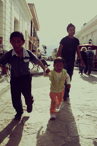 street kids children mexico sister brother crying follow sancristóbaldelascasas