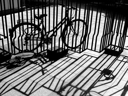 blackandwhite bw france lines bike silhouette shadows noiretblanc curves nb portal bicyclette lorraine vélo metz lignes ombres portail blackwhitephotos mygearandme