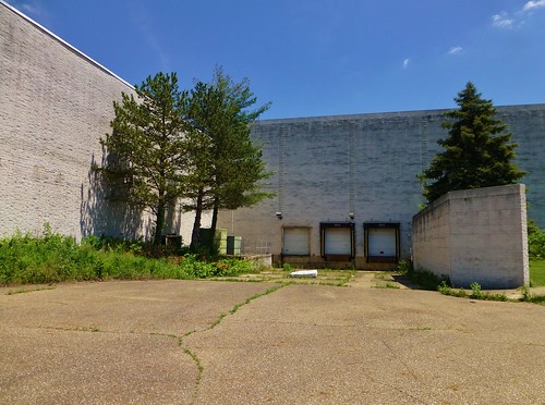 ohio usa abandoned retail america mall dead us closed may storage departmentstore co oh macys former stores akron kaufmanns reuse 2014 oneils maycompany deadmall rollingacres romigroad