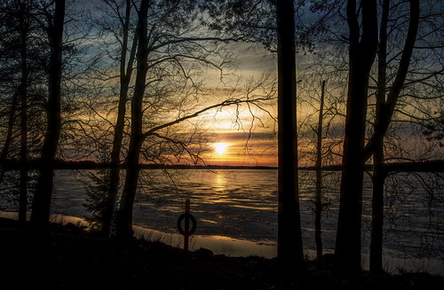 sunset lake silhouette spring nikon silhouettes april sunbeams icylake 142428 jyrkiliikanen