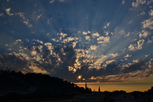 sunset salzburg june juni clouds austria sonnenuntergang spires wolken rays steinterrasse musictomyeyes strahlen österreich hotelstein kirchtürme horoc mygearandme nikond3100 mülln rememberthatmomentlevel1