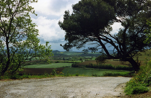 france canonav1 analog canon landscape countryside 35mmfilm fields filmcamera aude 1990 languedocroussillon laurac 35mmcamera lauraclegrand
