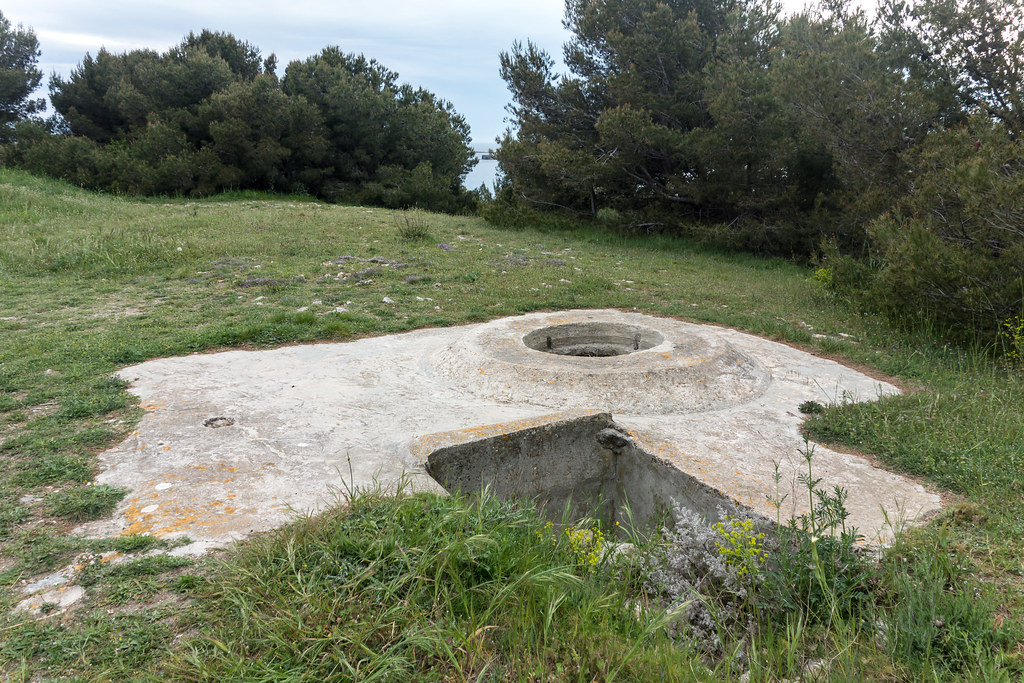 Radar air "Mähre", Martigues (près Marseille 13) 17050685138_6af33fe72c_b