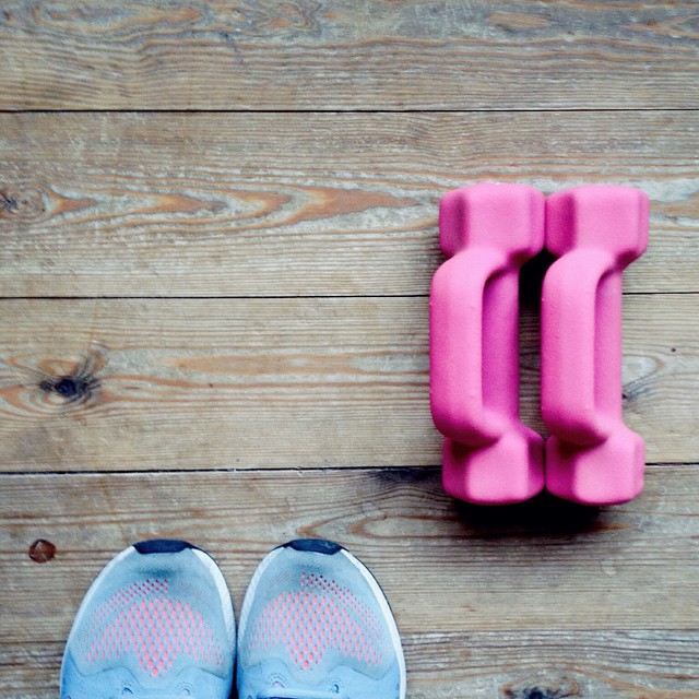 weights instead of running this morning . #fitness . #workout . #weights . #littlemomentsapp . #good morning . #pink  . #Nike . #JustDoIt . #YOUapp . #YOUcrew . #microaction . #CheckYourPosture .