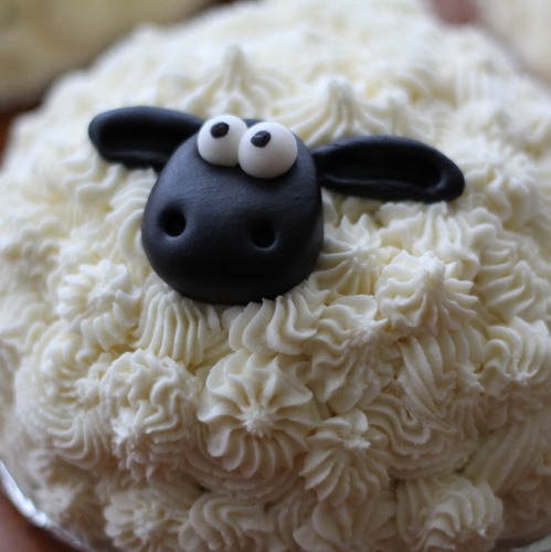 How To Make A Cute Lamb Cake for Easter - pinkscharming