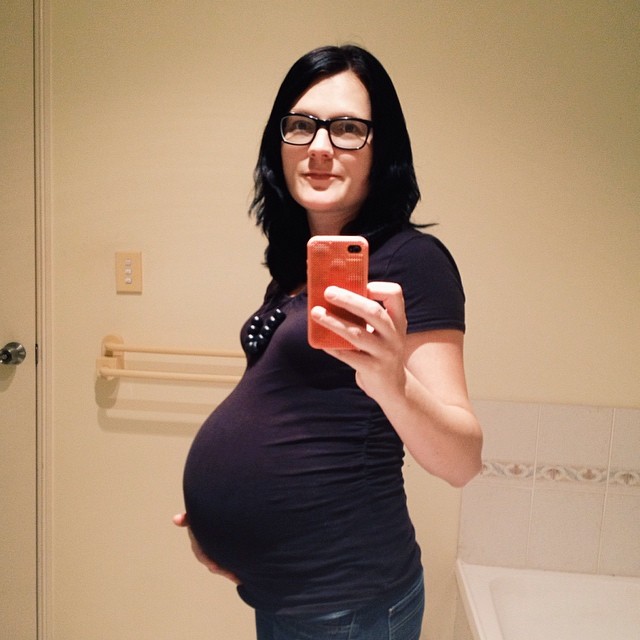 Hello bump! 35 weeks and 5 days. And the hair cut. :) @craftyrie #35weekspregnant #babythree