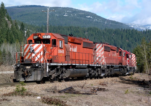 railroad canada train bc railway cpr freight castlegar hotshot sd402 cp5945 p1200123 cp6040