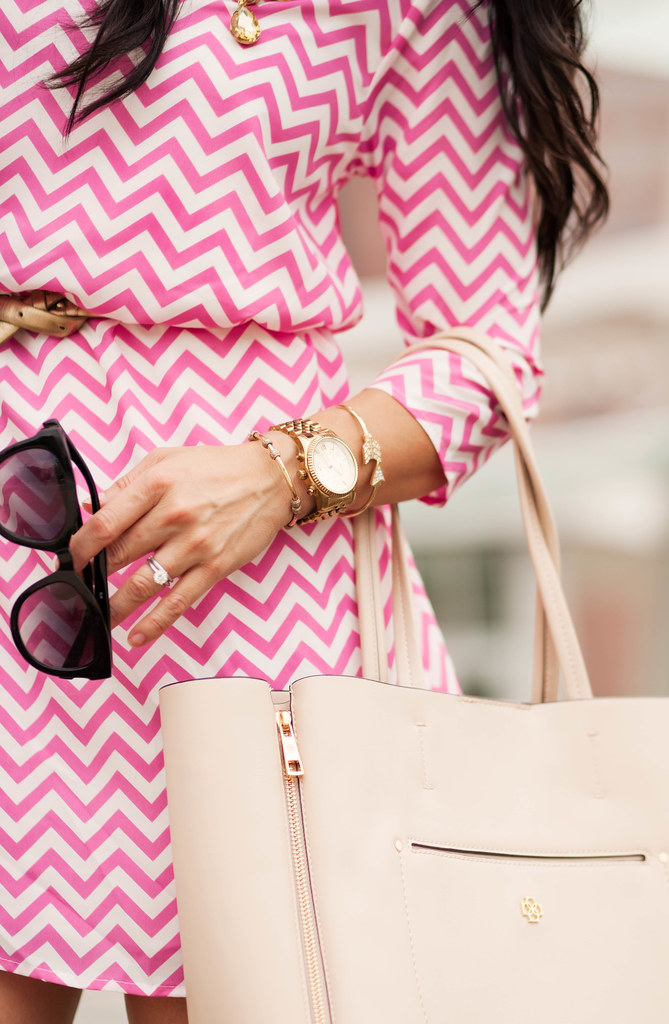 cute & little blog | petite fashion | white plum pink chevron shift dress | kate spade gold licorice pumps, gold statement necklace | spring outfit