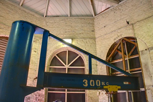 The old support arm for lifting work