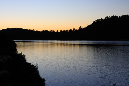 sunset newzealand lake canon dusk dslr westcoast mapourika 400d canonef2485mmf3545usm