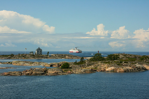 blue houses red sea summer sky people cloud lighthouse house water leaves rock ferry clouds wonderful finland leaving island islands boat photo big cool rocks day ship view place sweden flag smoke awesome ships small transport sunny spot location balticsea cliffs views flagpole ferries sommar östersjön åland coolplace