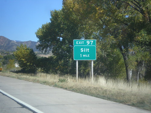 biggreensign intersection freewayjunction sign colorado silt i70