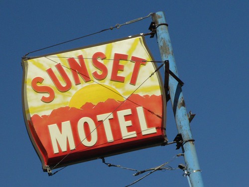 sky kansas smalltown meade motels highplains vintagesigns plasticsigns vintagemotels