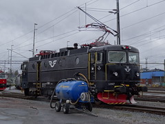 Lok beim Bahnhof Luleå