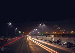 Night at riverfront 🚘🕕🌗#riverfront #ellisbridge #colors #lights #lighting #sabarmati #river #picnic #mycity #starflare #kuldipvoraphotography #daily #instagood #instago #vsco #incredibleindia #gujarattourism #g