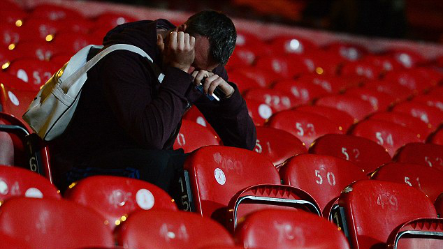 140505_ENG_Crystal_Palace_v_Liverpool_3_3_Liverpool_fan_dejected_HD