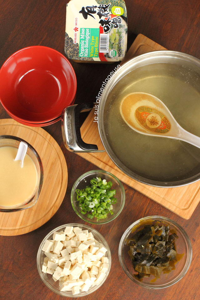 Vegan miso soup that is easy to make at home! #vegan #Japanese #probiotic