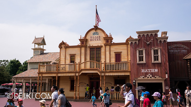 Tokyo Disneyland - Westernland buildings