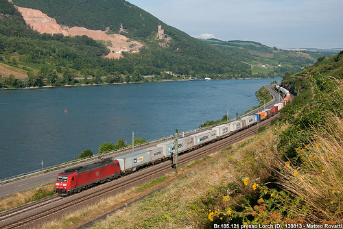 train river merci fiume zug trains db container deutschebahn bahn rhein treno freight germania lorch 185 assia br185