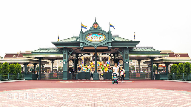 Tokyo Disneyland - Entrance Plaza